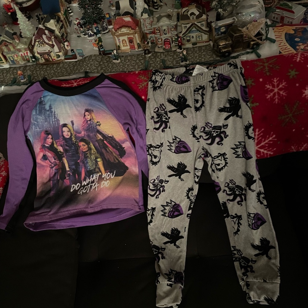 Disney Descendants Kids Pajama Set - Purple and Gray